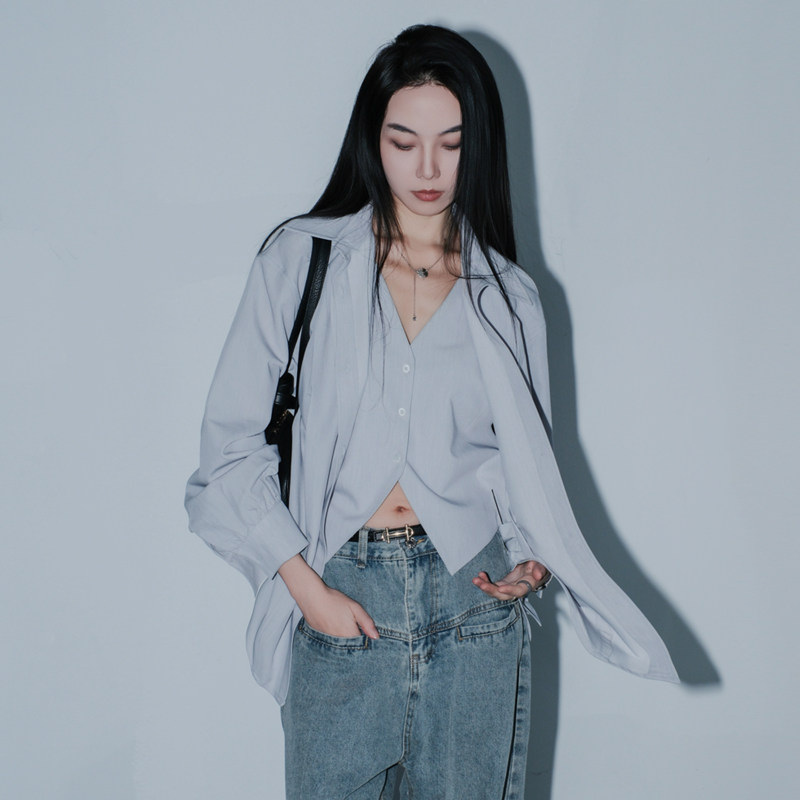 月影集 垂顺假两件马甲衬衫女白色V领宽松显瘦轻奢高级感长袖上衣