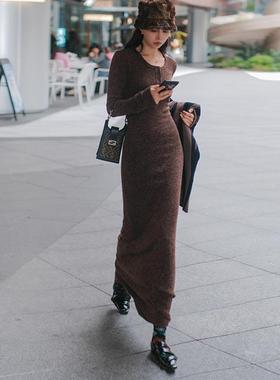 月影集百搭麻灰色针织长袖连衣裙女秋冬气质显瘦收腰修身毛衣长裙