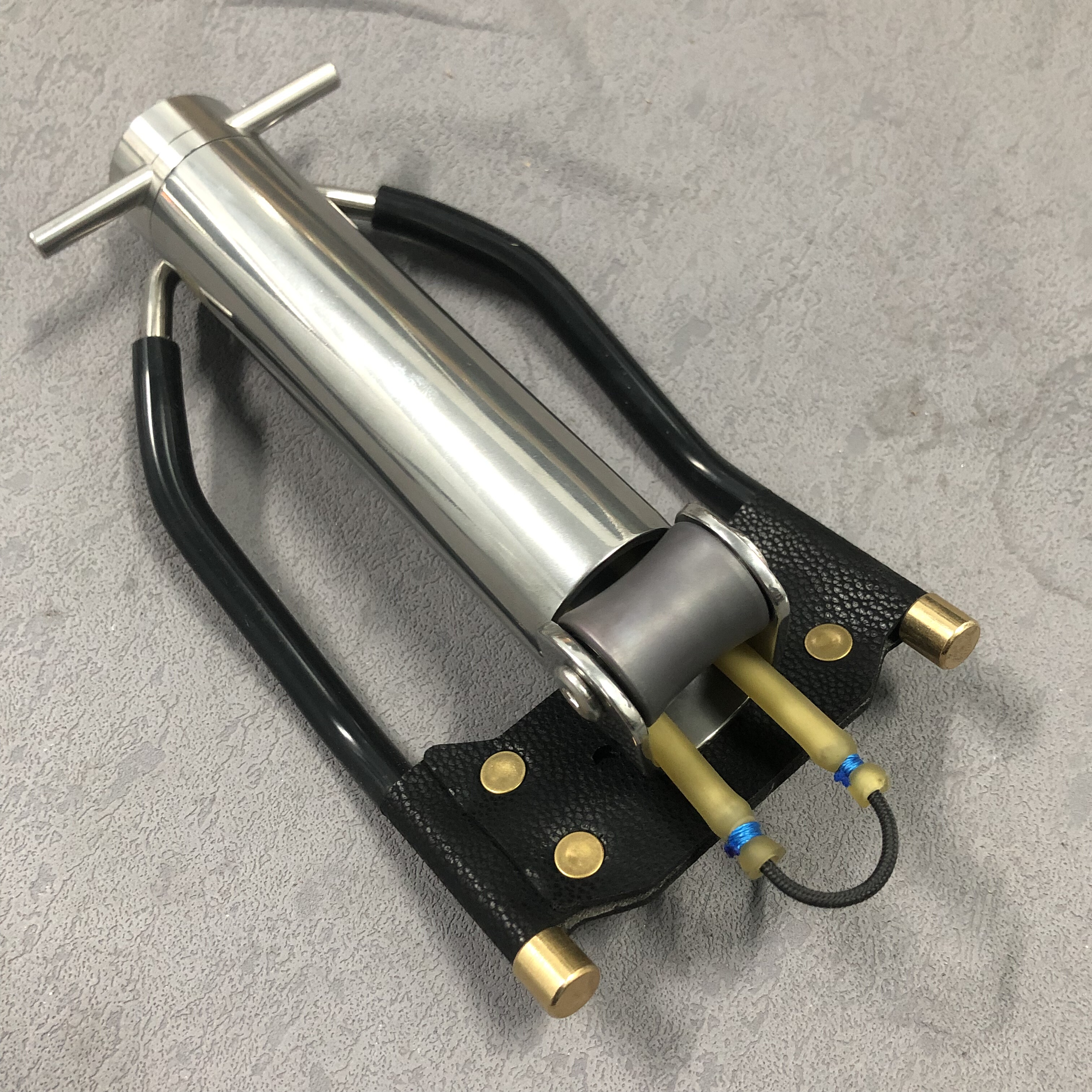 无极海派升级版钛合金滑轮单卡弹弓户外腕托渔具配件精准卡球鱼镖