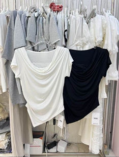 甜美可爱t2026夏季 t恤小众设计感上衣 褶皱不规则螺纹露肩荡领短袖