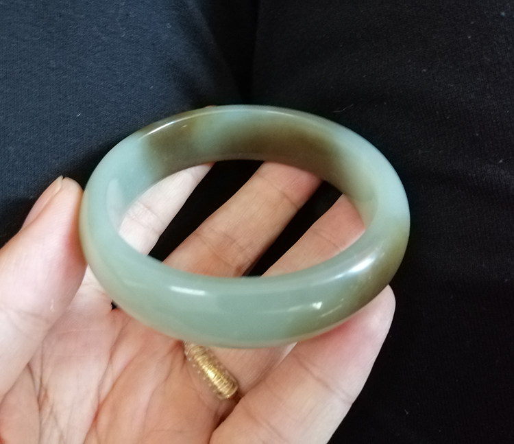 和田玉且末料糖青白玉手镯55MM糖偏鸭蛋青色双色平安手镯偏蓝调