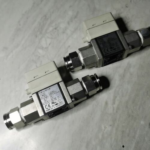 议价原装SMC流量计2个，型号PF3W720-03-A-M，