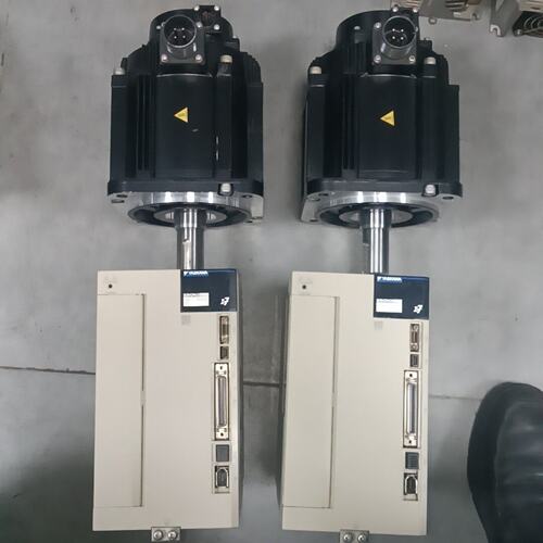 议价安川七系2KW伺服两套，驱动型号SGD7S-180A00A0