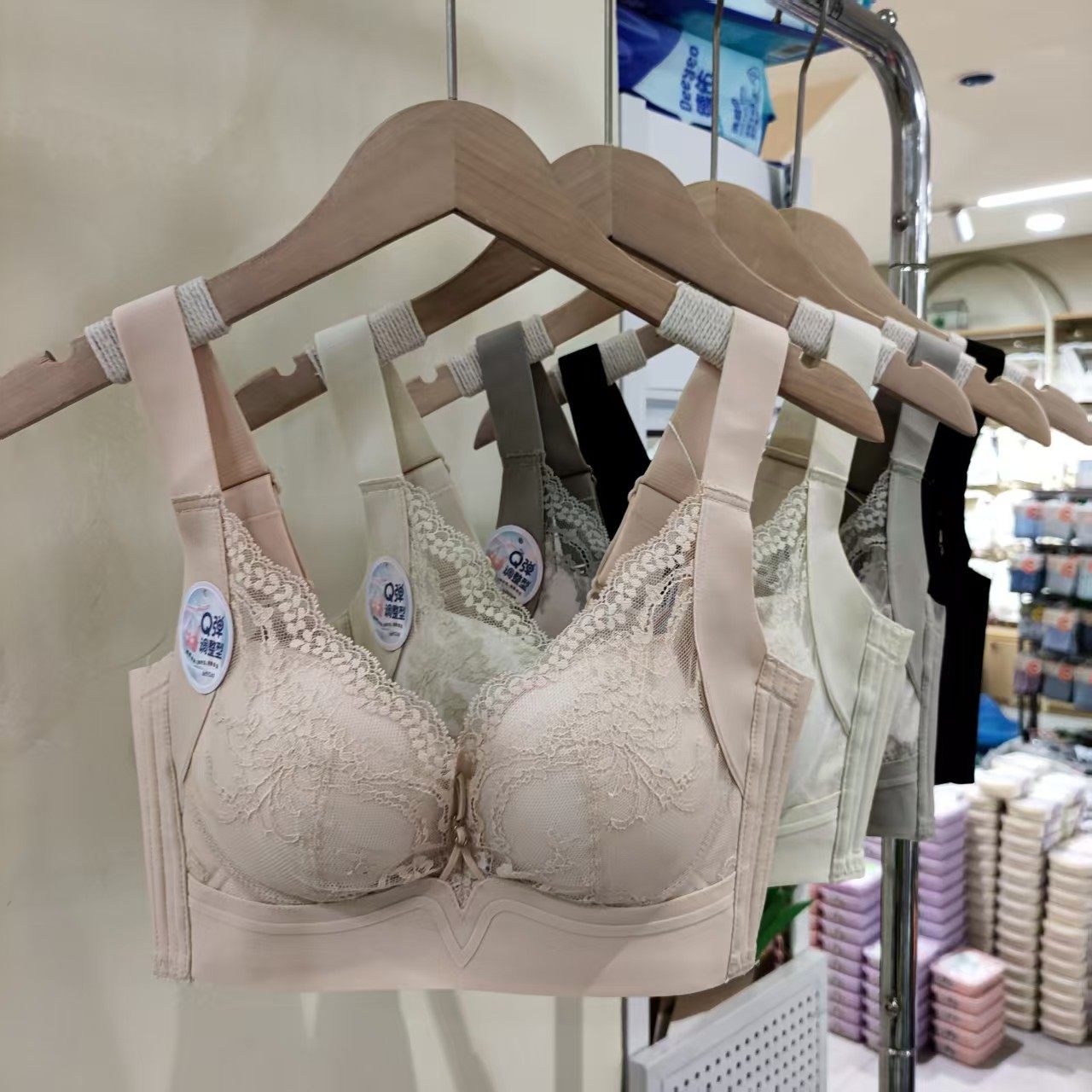 新款花朵蕾丝加高侧收聚拢中厚杯内衣女士AB杯小胸滑滑杯文胸9159