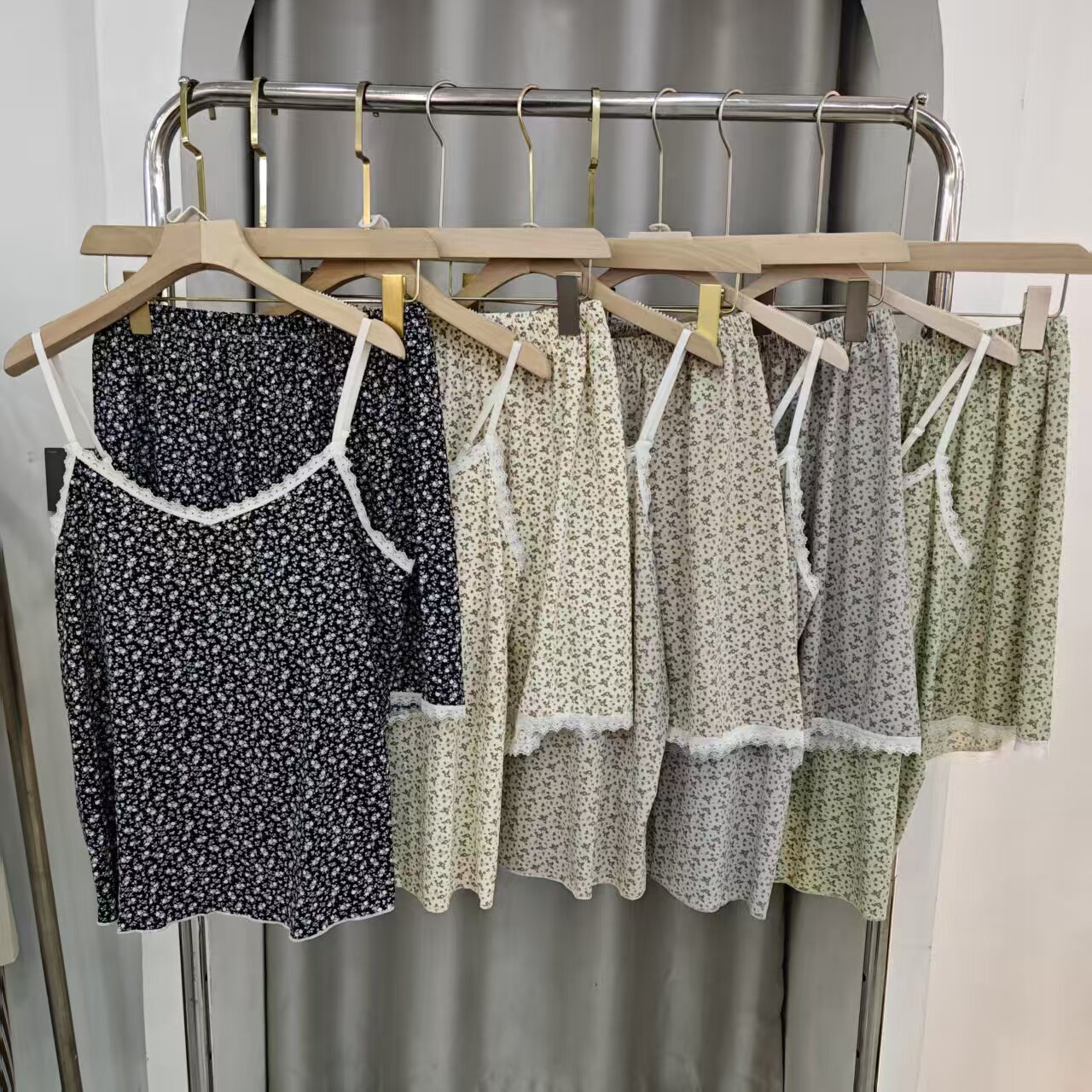 甜美风碎花吊带短裤睡衣女夏季薄款带胸垫家居服两件套可外穿8945