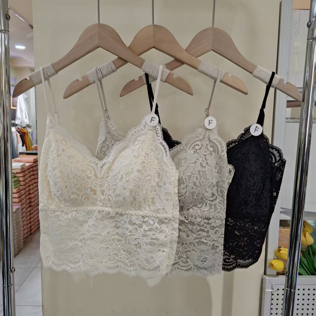 性感蕾丝吊带背心女士带胸垫免穿文胸细肩带打底上衣薄款美背6312