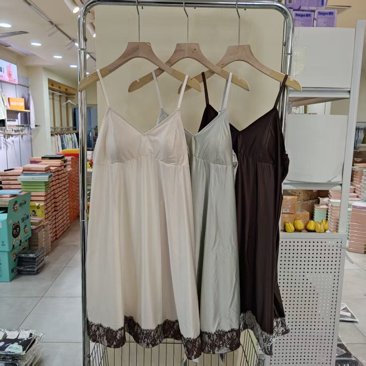 薄款法式流光撞色吊带裙蕾丝花边V领女睡裙带胸垫性感家居服2128