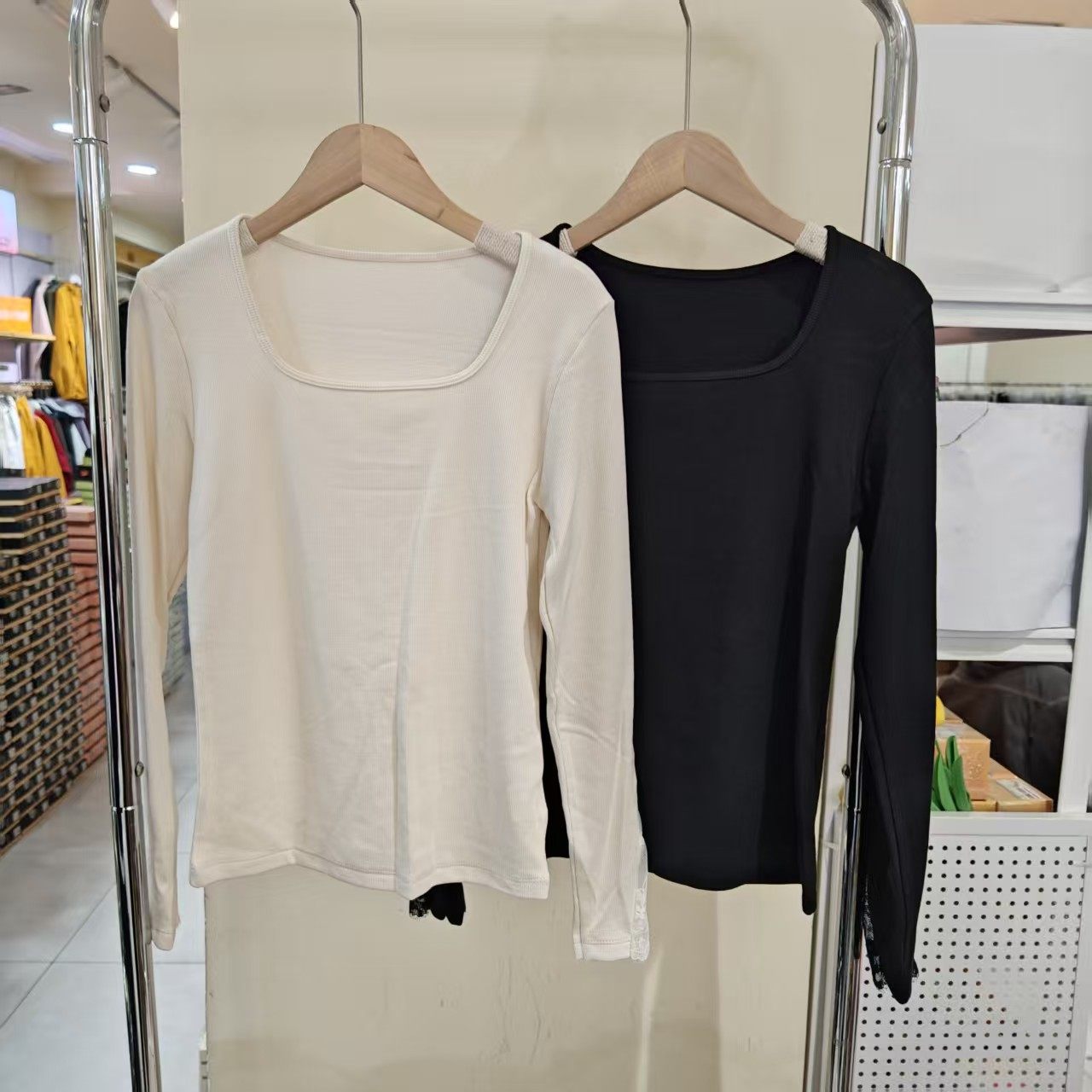 方领螺纹长袖蕾丝袖口打底衫女修身磨毛保暖内搭舒适上衣冬27126