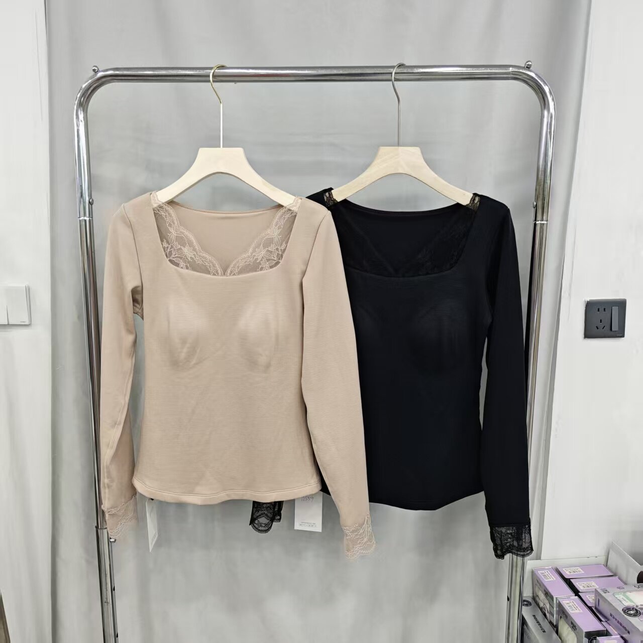 秋冬方领保暖带胸垫打底衫女上衣