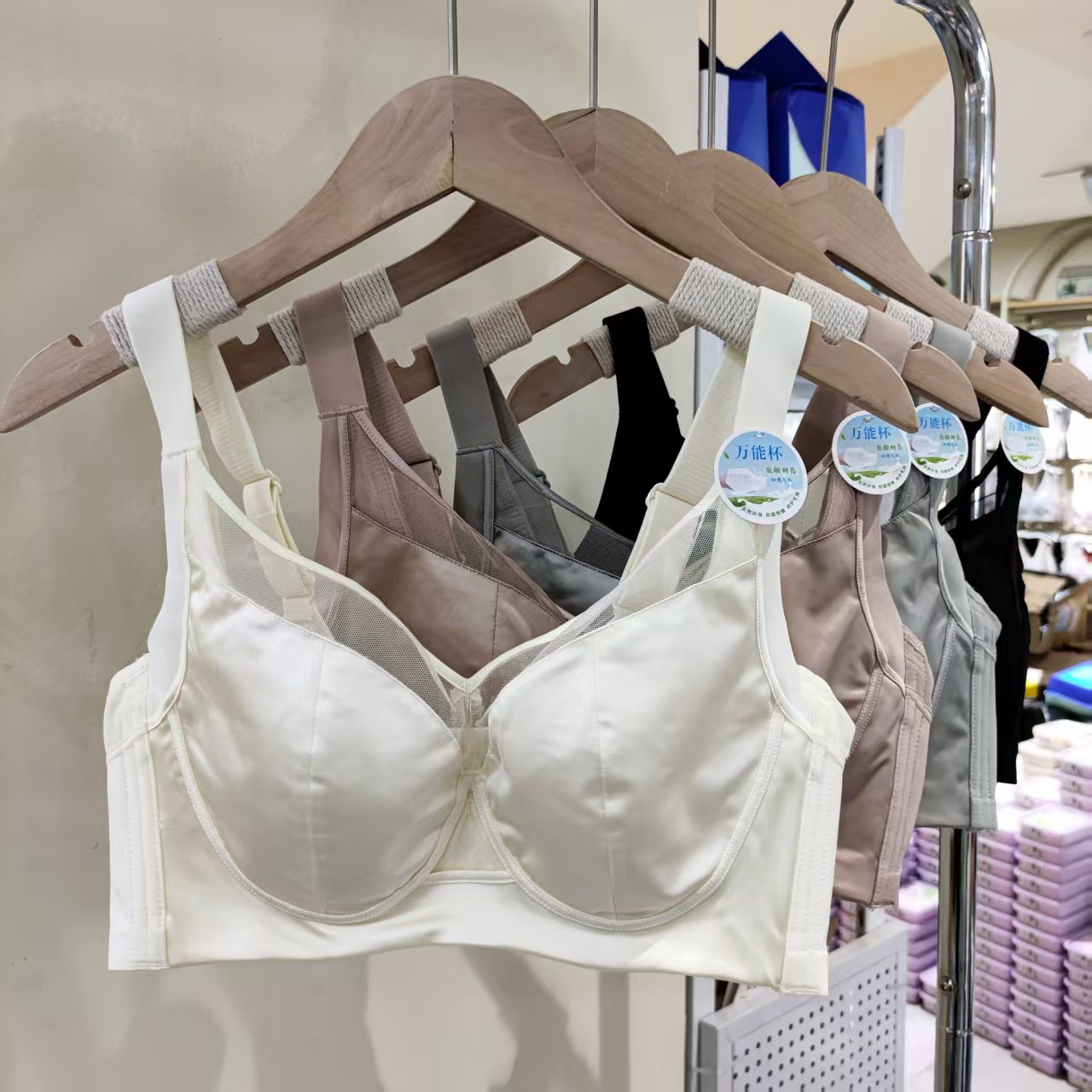 丝滑缎面乳胶棉内衣女CD杯文胸