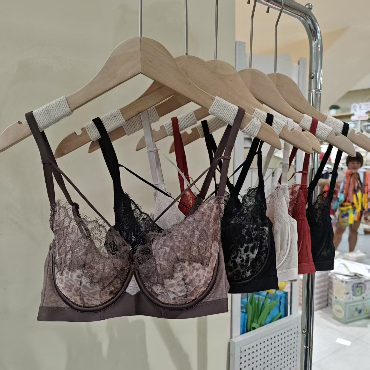 超薄大胸显小聚拢收副乳文胸