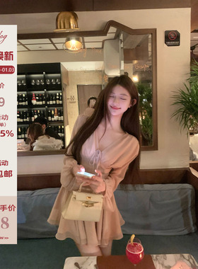 Hotdog 热狗很辣【 香氛美人】法式性感V领连衣裙送打底裤