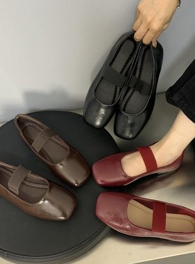 Paired with a skirt, soft sole, single shoe, elegant ballet