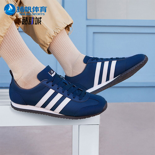 阿迪达斯男女款轻盈贴合休闲鞋