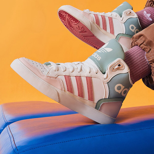 阿迪达斯正品女士运动板鞋