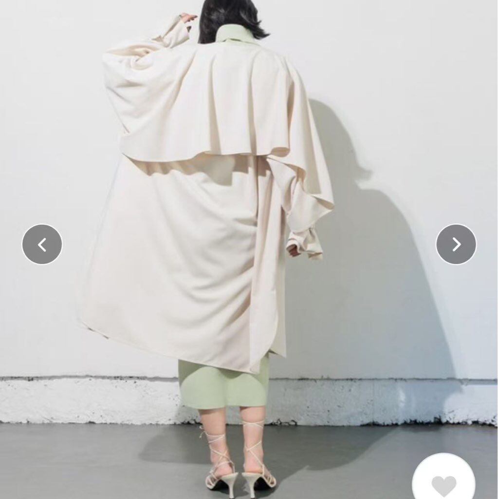 410，18000日元 li mue 斗篷风衣外套均码米白色