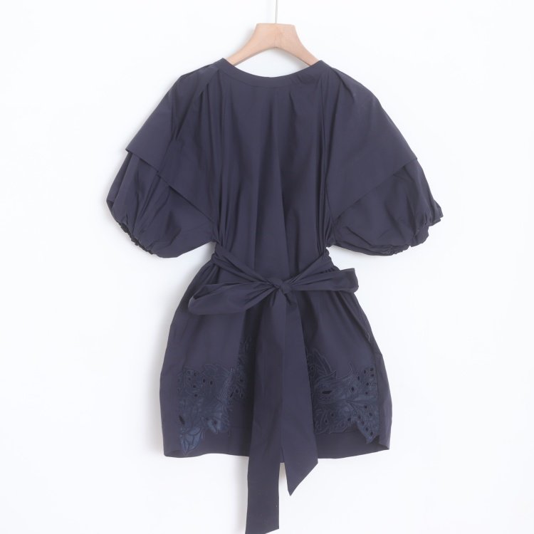 D16042日单贵牌新款客供料后纽扣圆领套头宽松女气质刺绣中长衬衫