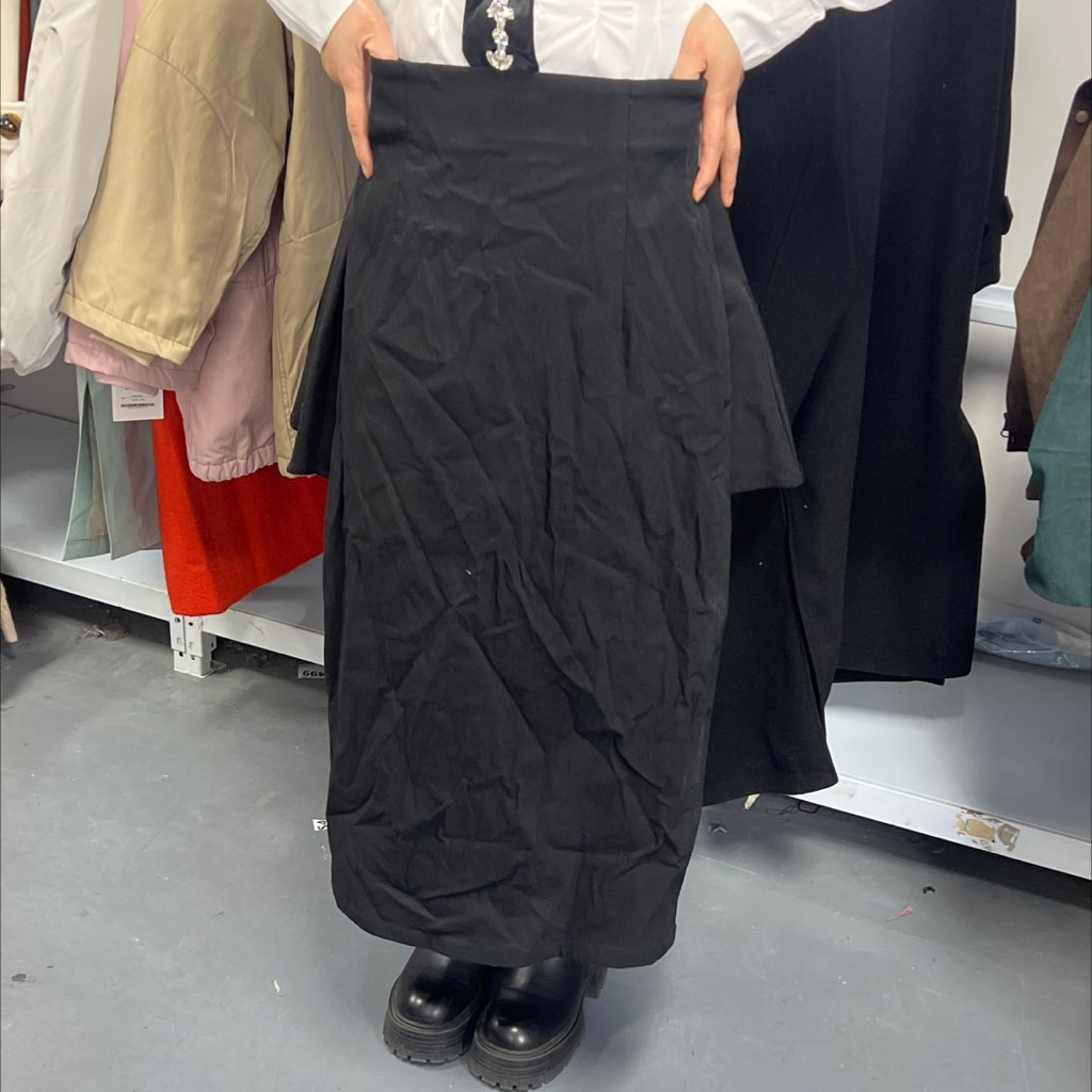 442，腰围60-76，88长，U家背带两穿半身裙