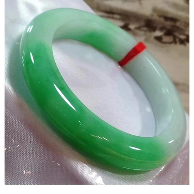 周玉镯缅甸翡翠飘绿手镯阳绿玉镯子翡翠半山水糯白绿牛奶底女款