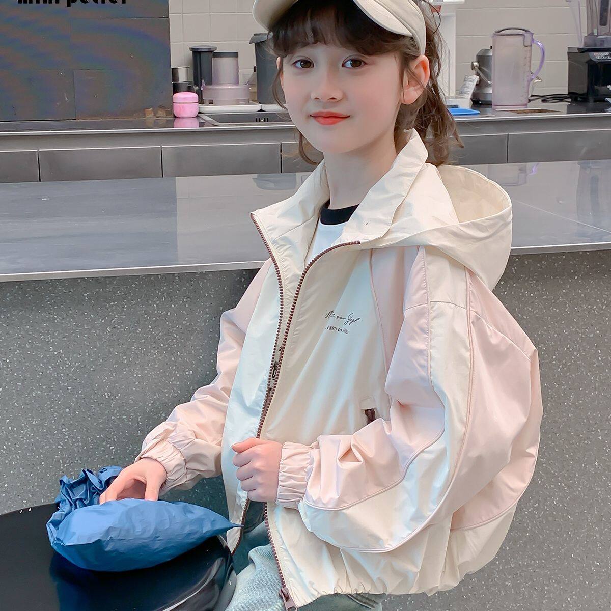 女童春秋外套2026新款连帽中大童夹克休闲上衣女孩薄款冲锋衣韩版