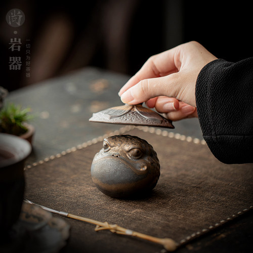 仿古陶瓷金蟾茶宠摆件精品茶玩盖置茶台桌面装饰摆件盖托盖搁创意
