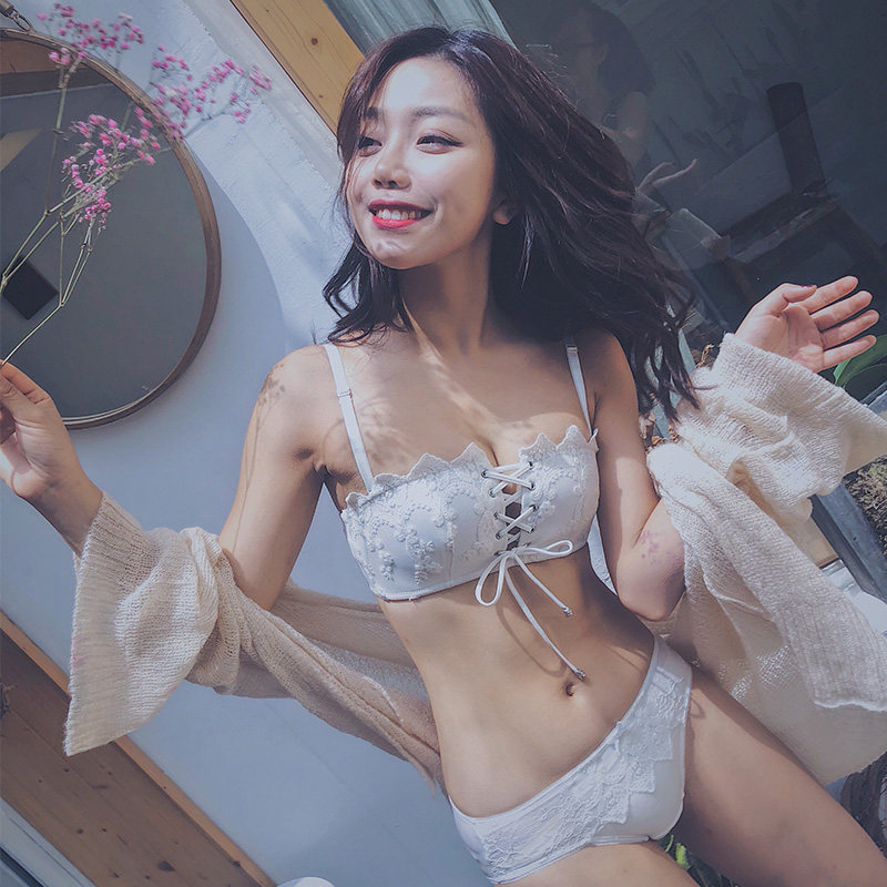 安娜蜜语原创 白色半杯聚拢内衣小胸文胸套装可拆卸无钢圈抹胸女在类目 女士内衣/男士内衣/家居服, 文胸中 - 来自Buy2taobao.com提供专业的淘宝代购服务