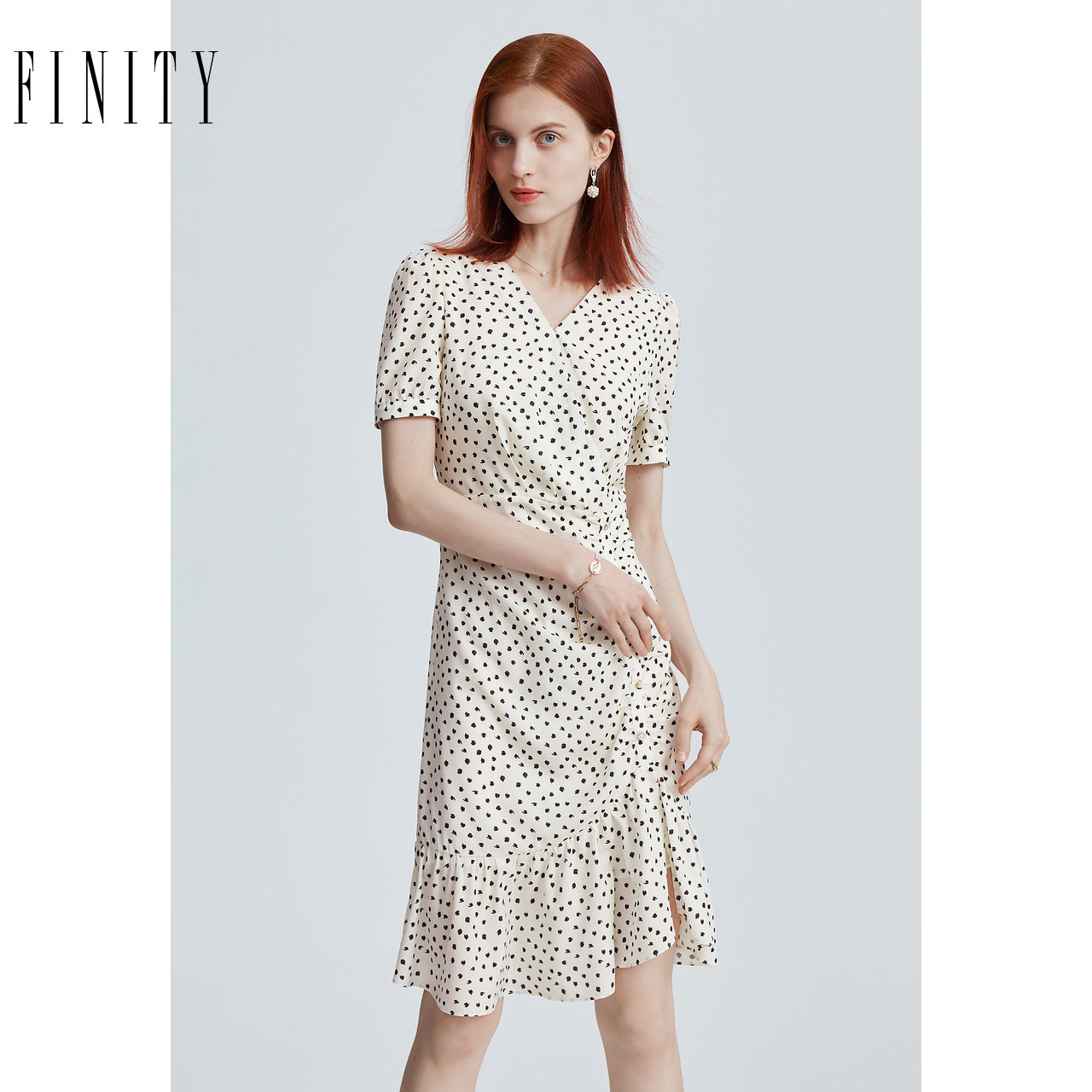FINITY菲妮迪品牌连衣裙夏季简约设计感时尚V领短袖A字裙子女