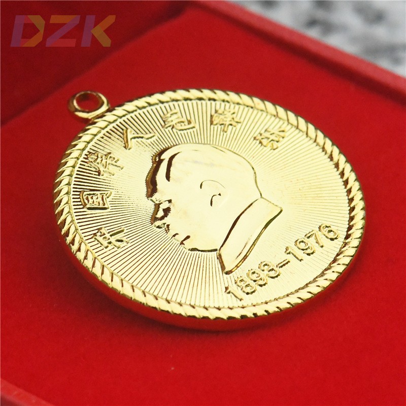 毛主席项链毛爷爷吊坠直径3.2CM金色圆形纪念品币配红盖盒送红g2