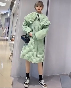 90白鸭绒绿色大翻领女长款羽绒服过膝外套女学生宽松学院风高颜值