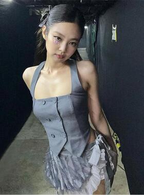 jennie金智妮同款灰色双排扣挂脖吊带背心女性感辣妹露背短款上衣