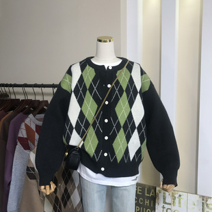 自留韩国洋气撞色菱格宽松大码今年流行的毛衣外套女开衫春秋新款