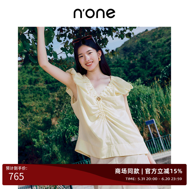 none 2024新款奶黄色无袖衬衫夏季轻薄抽褶V领上衣女61242204063 女装/女士精品 衬衫 原图主图