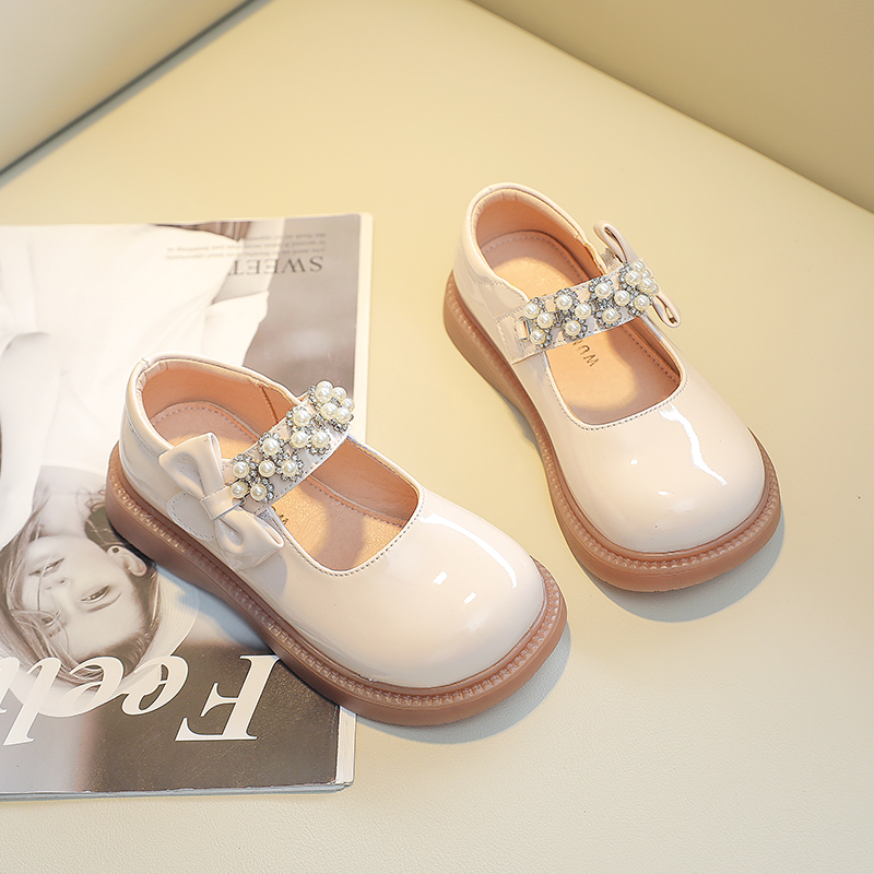 女童皮鞋秋季软底时尚黑色