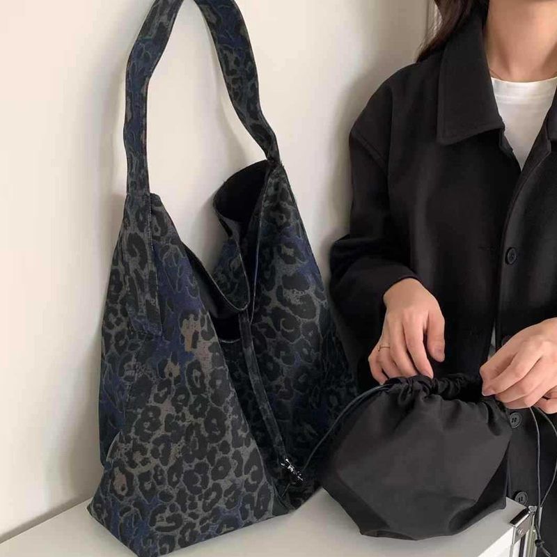 高级感牛仔帆布豹纹托特包大容量通勤包欧货休闲慵懒风腋下水桶包