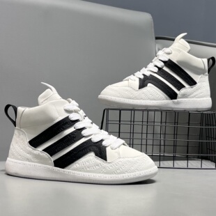 高帮板鞋2026春秋新款轻便时尚百搭条纹运动休闲鞋舒适保暖潮男鞋