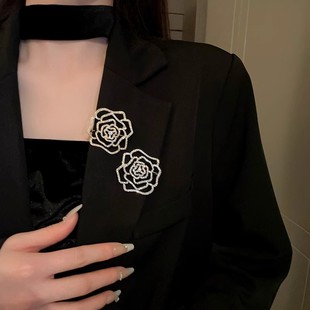 真金电镀锆石花朵胸针小众轻奢高级感气质胸花高档女礼服配饰