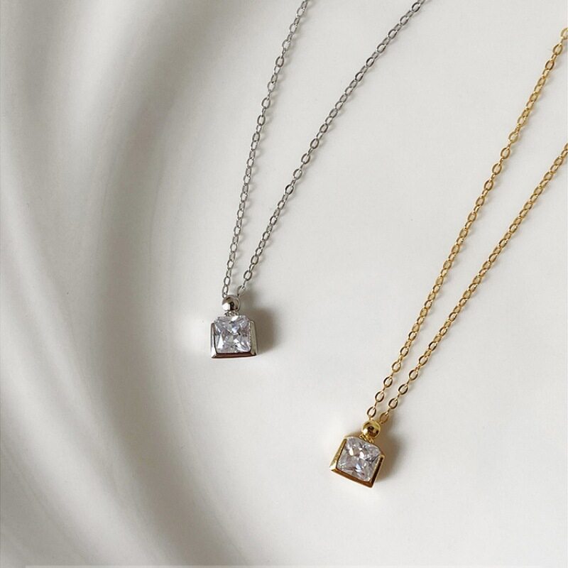 经典气质款香水瓶项链2024新款女轻奢小众设计高级感ins风锁骨链