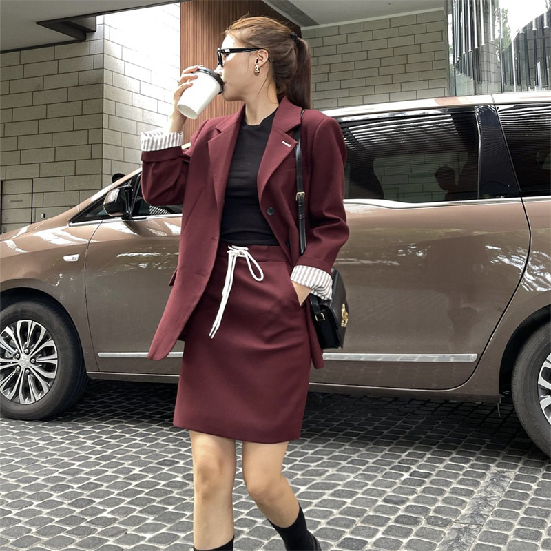 欧货轻奢2025春简约西装外套+抽绳半身裙职业通勤时髦两件套装女