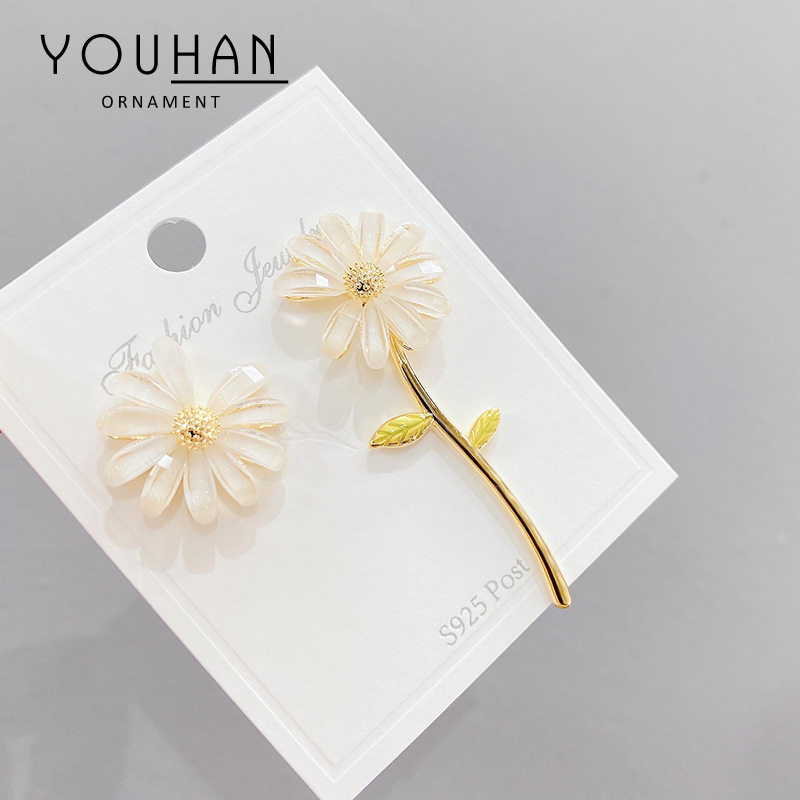 欧美风925银针小雏菊耳钉 不对称花朵耳环女 小清新立体花朵耳饰