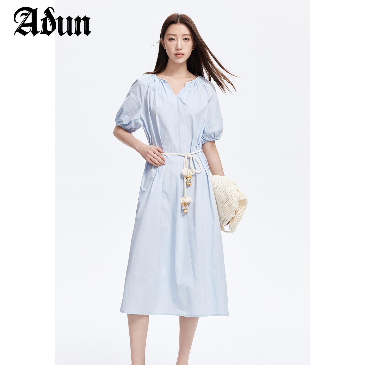 Abun【商场同款】夏季新品泡泡袖v领休闲系绳连衣裙女图片