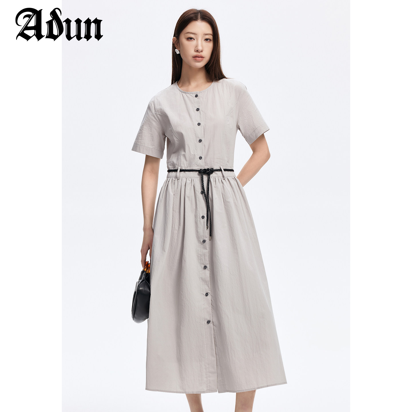 Abun【商场同款】夏季新品灰色系圆领短袖系绳连衣裙单排扣