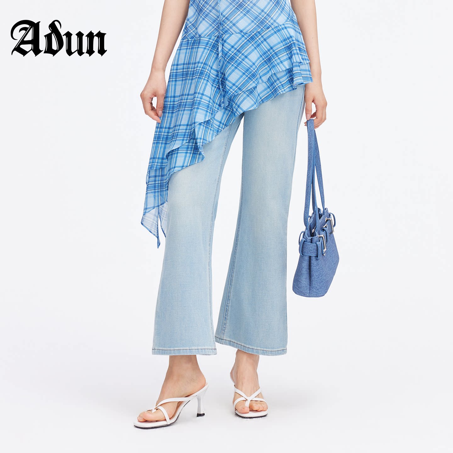 Abun【商场同款】2026年夏季新品高腰显瘦显腿直修身喇叭牛仔裤图片