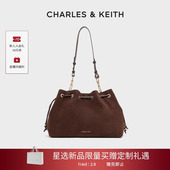 30782795 CHARLES&KEITH26春新款 CK2 1通勤抽绳绒面大容量托特包