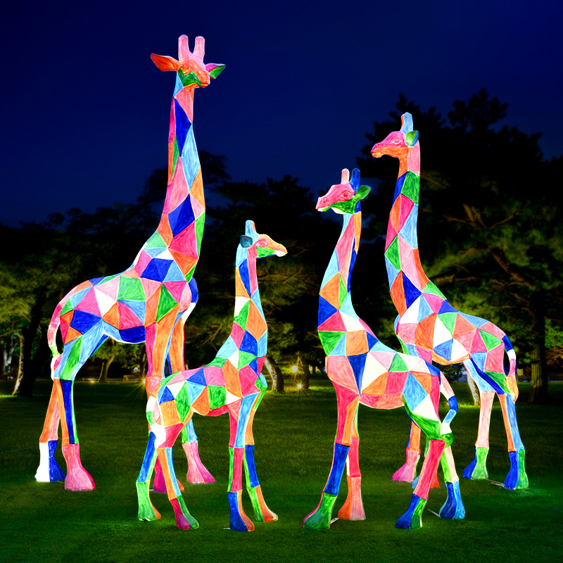 彩绘几何长颈鹿雕塑户外园林景观小品创意抽象鹿发光动物摆件大型