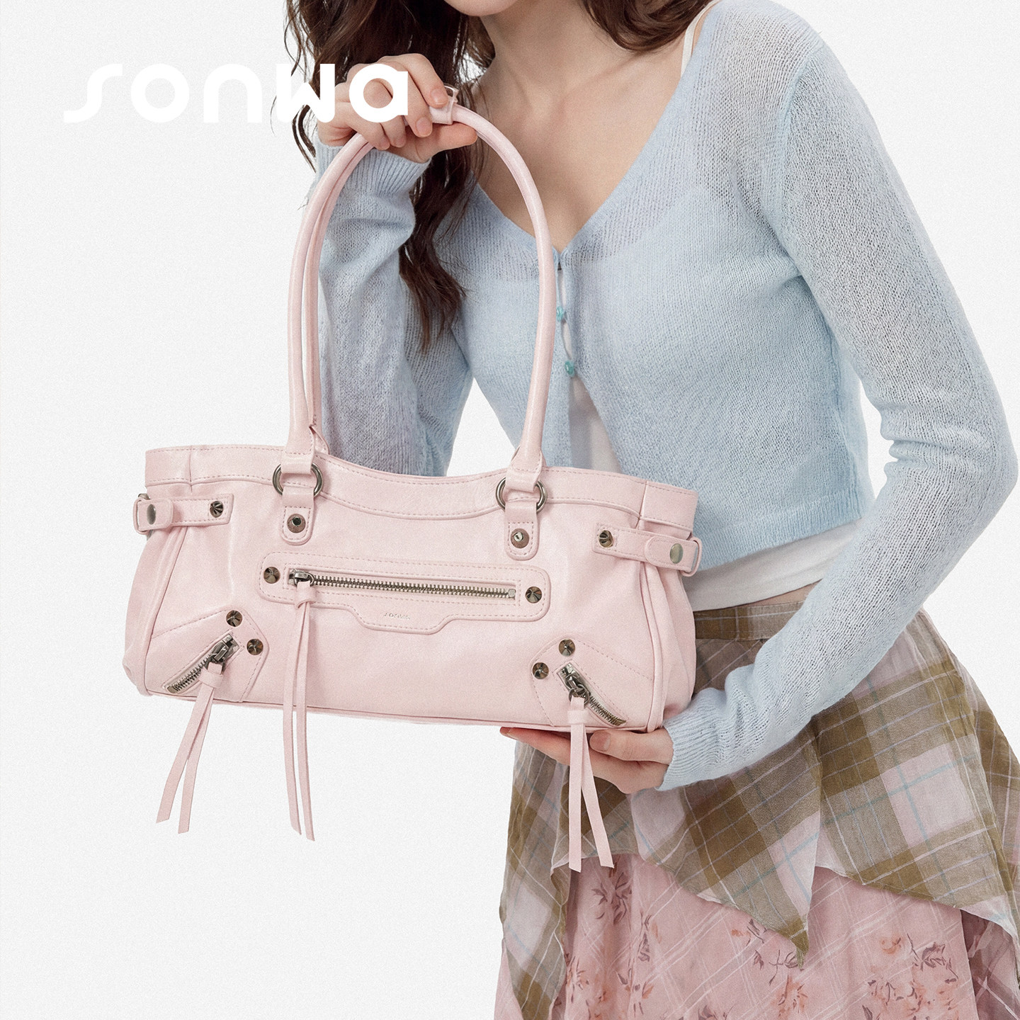 SONWA/原创 芭蕾粉巴黎机车包 油蜡皮复古铆钉辣妹单肩法棍腋下包
