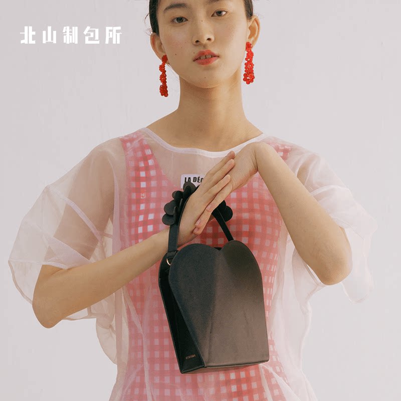 KITAYAMA北山制包所原创手提包爱心包包女夏季桃心形小众拿手拎包在类目 箱包皮具/热销女包/男包, 女士包袋中 - 来自Buy2taobao.com提供专业的淘宝代购服务