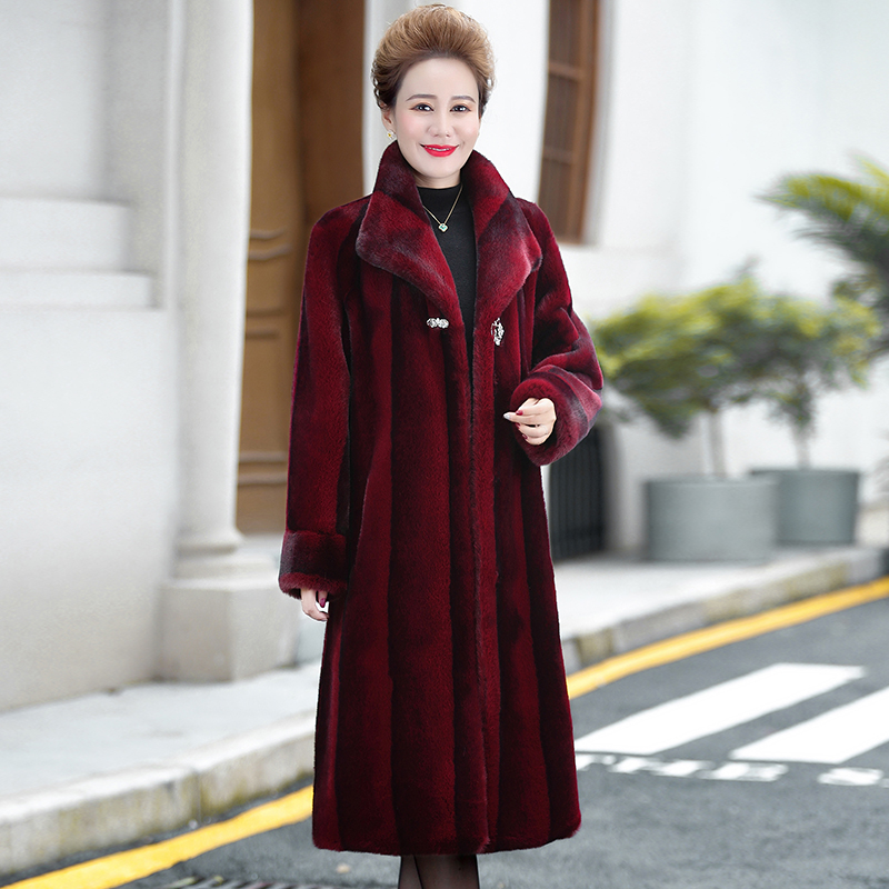 Off season promotion teheining mink coat womens middle and long mink fur grass coat middle and old aged fur mothers dress
