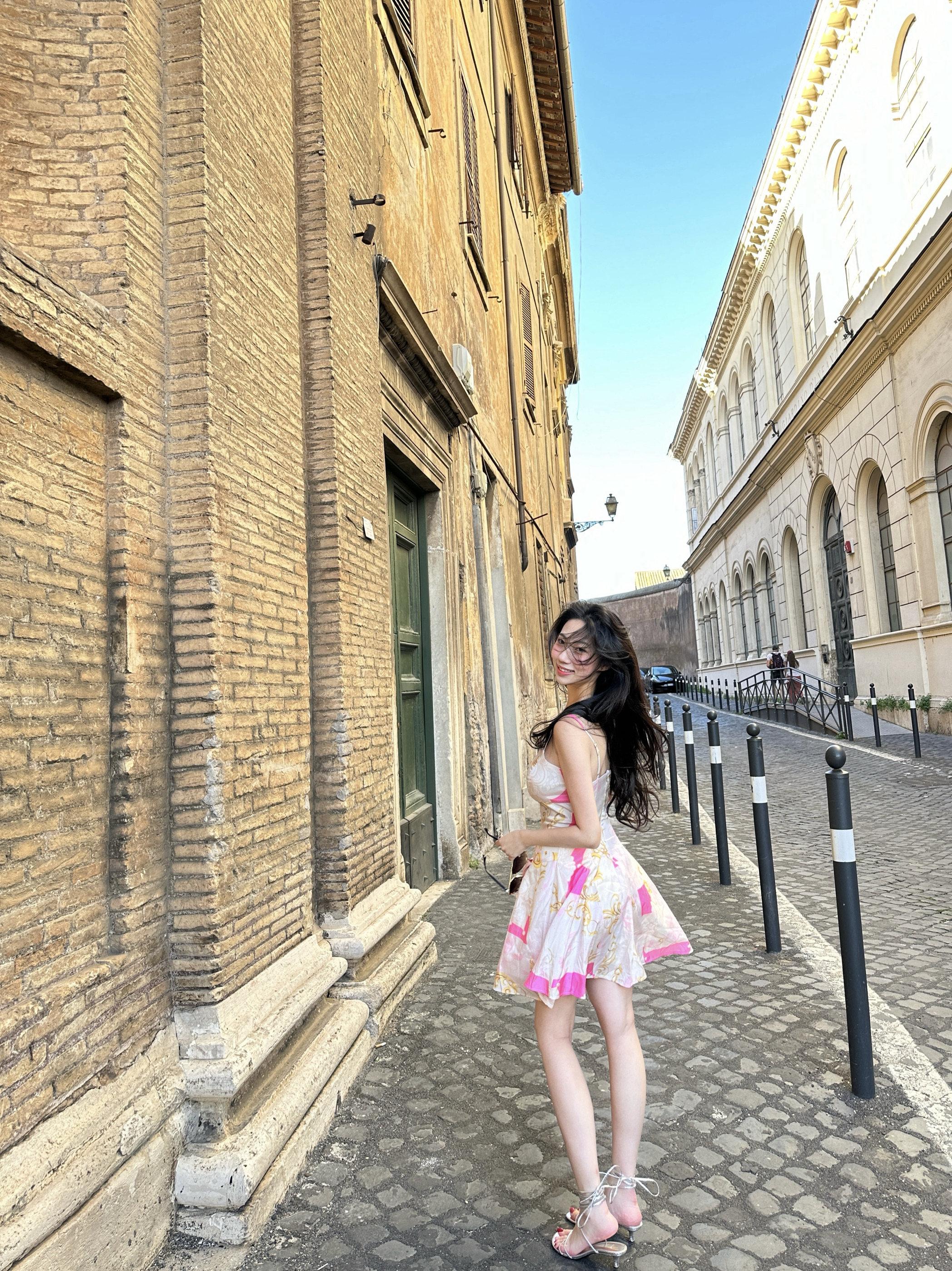 Olivia一件难求出版两个月粉色印花吊带可调节收腰清纯甜美连衣裙