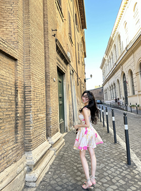 Olivia一件难求出版两个月粉色印花吊带可调节收腰清纯甜美连衣裙