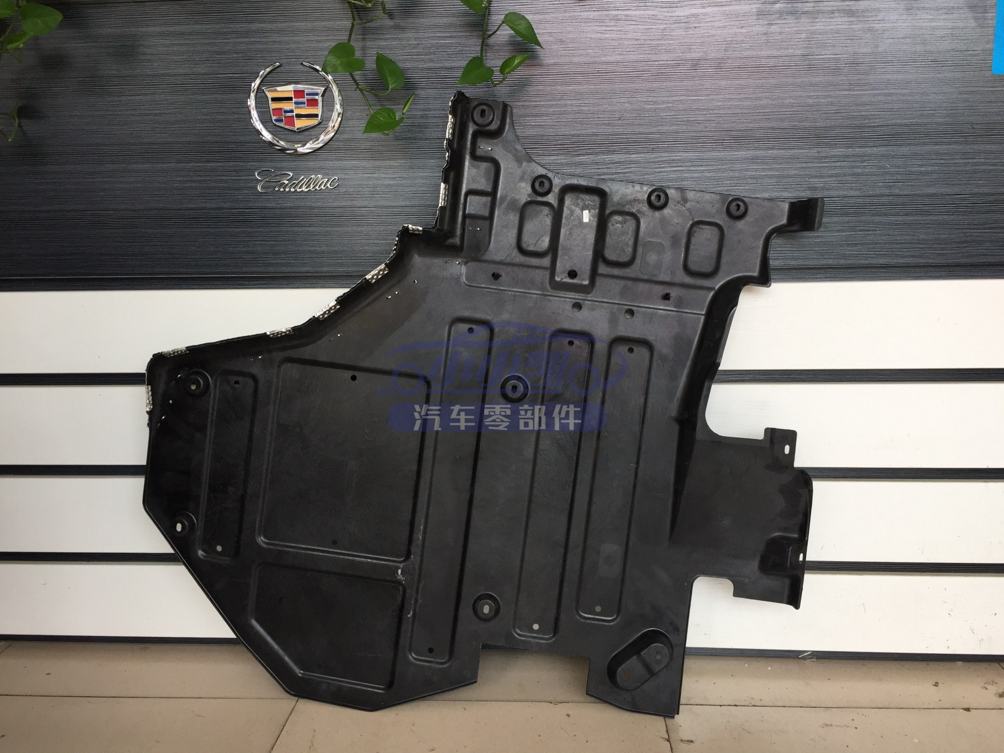 适用凯迪拉克油箱护板车身